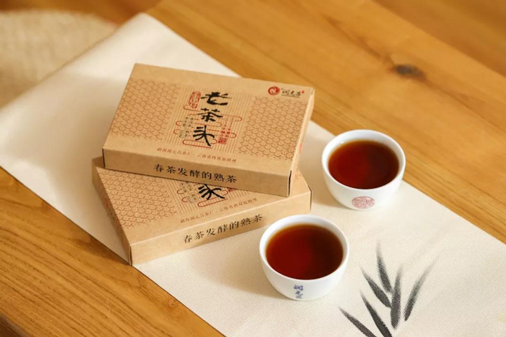 润元昌2018年801精品老茶头砖普洱熟茶汤色