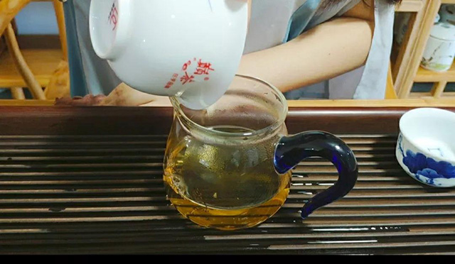 巅茶2019年丰度普洱茶