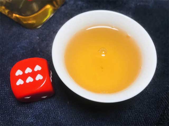 广隆开泰珍藏青砖普洱茶