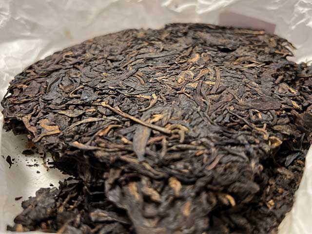 图为茶友提供拍摄的1998年江城圆茶