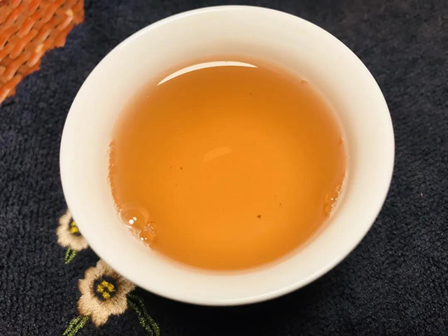 大益绿豆饼7542普洱茶