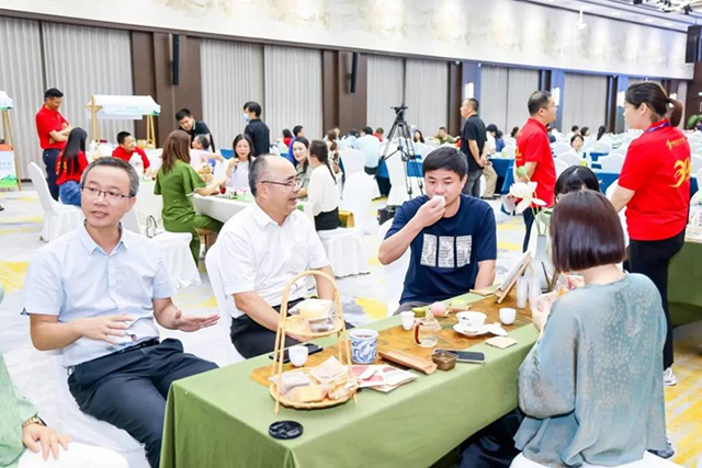 首届青少年饮用茶发展大会在浙江安吉召开