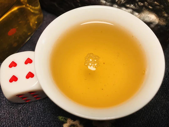 广隆华章青饼普洱茶