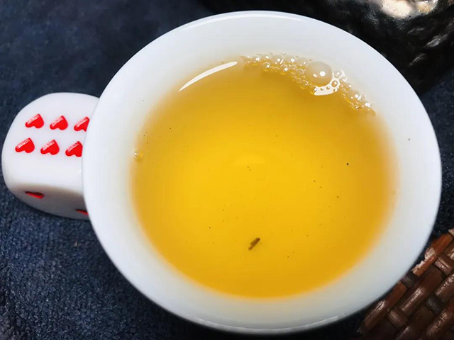 广隆华章青饼普洱茶