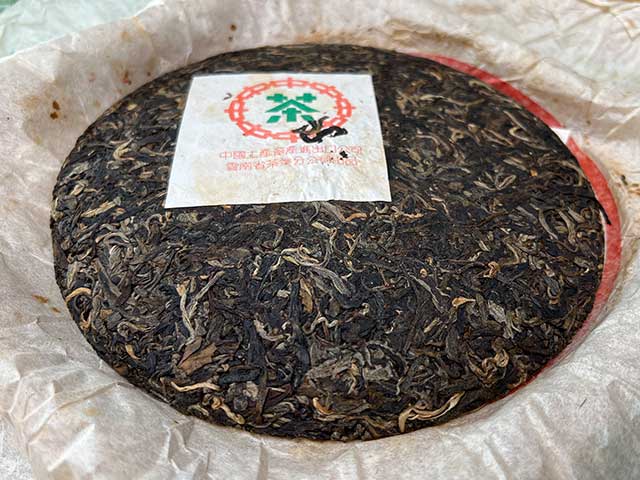 图为老昆明茶厂90年代7542青饼