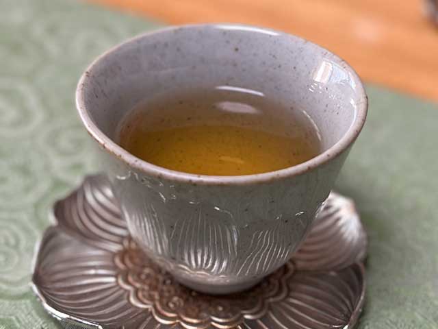 图为老昆明茶厂90年代7542青饼17品茗第二道汤