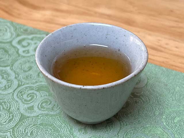 图为1996年7542青饼品茗第三道汤