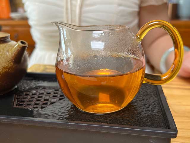 图为90年代601批7542青饼洗茶润茶第二道茶汤