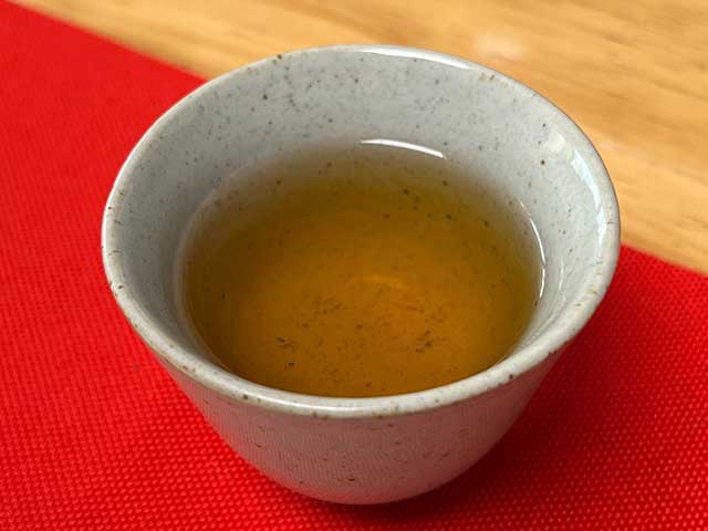 图为90年代601批7542青饼品茗第二道茶汤