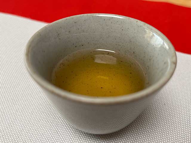 图为90年代601批7542青饼品茗第六道茶汤