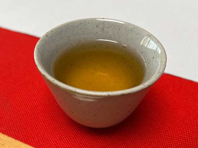 图为90年代601批7542青饼品茗第11道茶汤