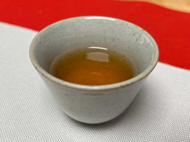 图为1999年9901批易武红印圆茶品茗第11道茶汤