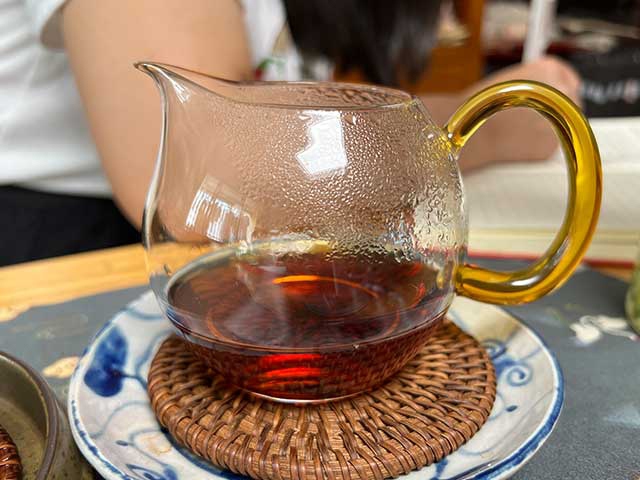 图为80年代迷你小熟沱品鉴第三道茶汤