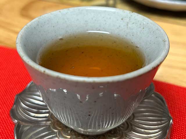 图为1996年YN601批7542青饼品鉴第11道茶汤