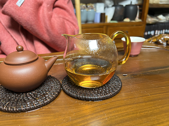 图为古六大茶山90年代蛮砖茶柱普洱茶