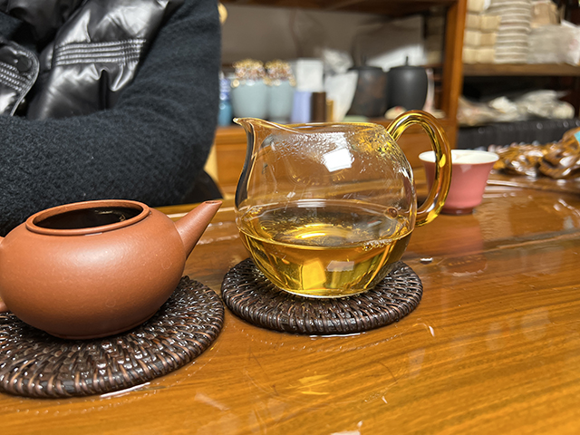 图为2010年易武刮风寨茶树王古树茶