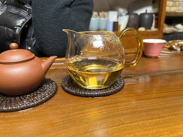 图为2010年易武刮风寨茶树王古树茶