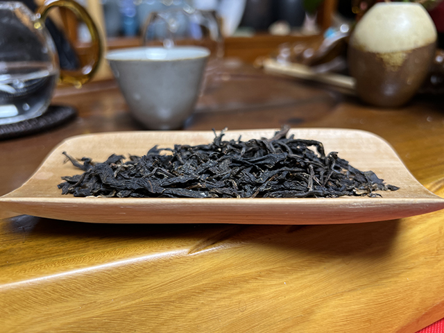 图为2010年易武刮风寨茶树王古树茶