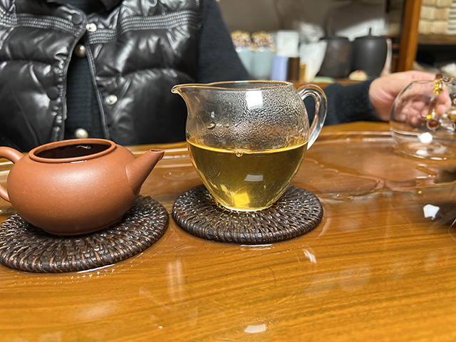 图为2010年易武刮风寨茶树王古树茶